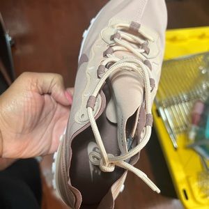 W Nike React Element 55